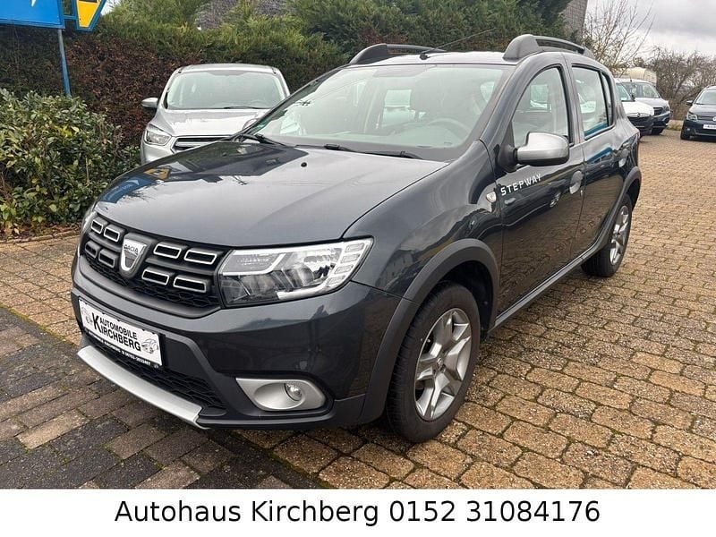 Grau Gebraucht 2017 Dacia Sandero Prestige Limousine | 8.500 € (Guter Preis) - Bild 1/4