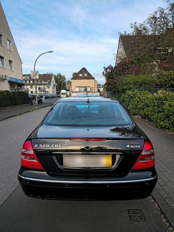 Second-hand Mercedes E320 224 CP (164 kW) 2005 Negru Berlinǎ
