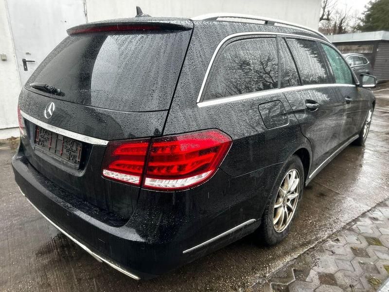 Gebraucht Mercedes E220 170 PS (125 kW) 2013 Schwarz Limousine