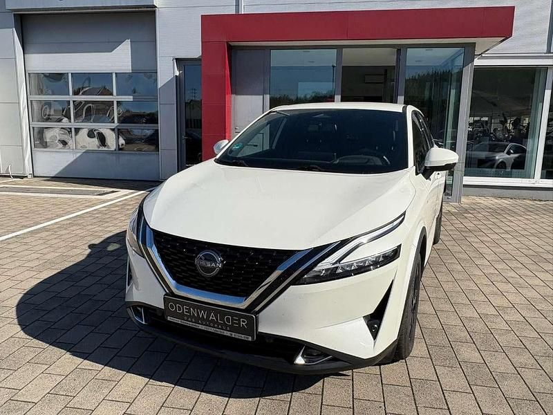 Brilliant white (m) Gebraucht 2024 Nissan Qashqai Tekna SUV | 28.966 € (Fairer Preis) - Bild 1/4
