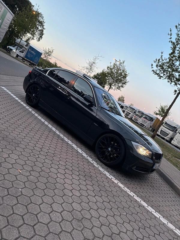 Second-hand BMW 325 218 CP (160 kW) 2004 Negru Berlinǎ