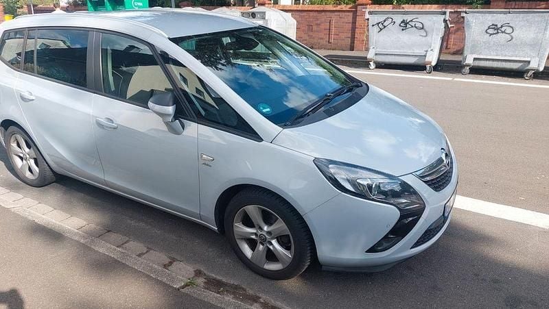 Silber Gebraucht 2014 Opel Zafira Tourer Van / Kleinbus | 6.400 € (Superpreis) - Bild 1/4