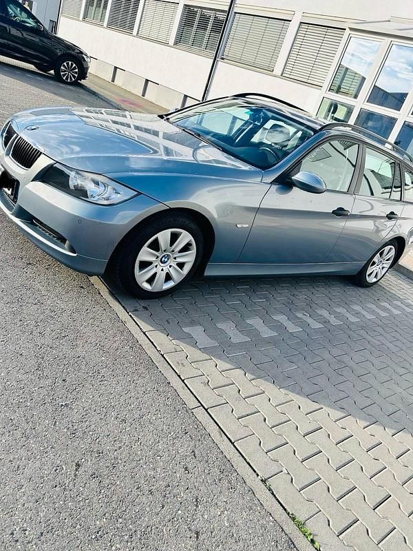 Blau Gebraucht 2007 BMW 320 Kombi | 2.190 € (Superpreis) - Bild 1/4