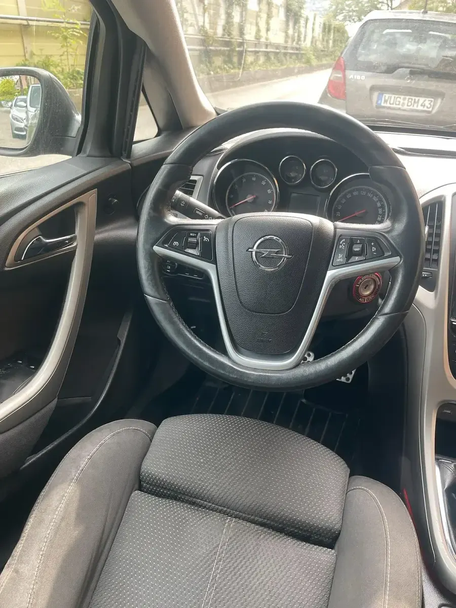Usata Opel Astra 116 CV (85 kW) 2011 Grigio Utilitaria