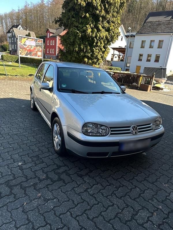 Gebraucht VW Golf IV 104 PS (76 kW) 2002 Silber Kleinwagen