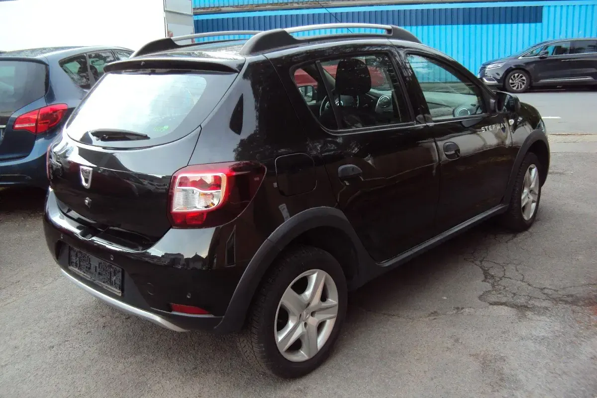 Gebraucht Dacia Sandero Prestige 90 PS (66 kW) 2014 Schwarz Limousine