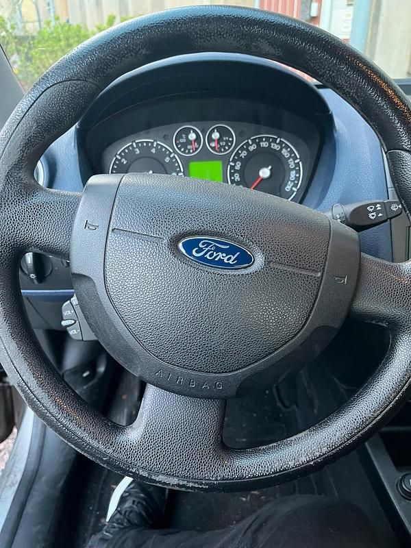 Gebraucht Ford Fiesta 69 PS (50 kW) 2005 Silber Kleinwagen