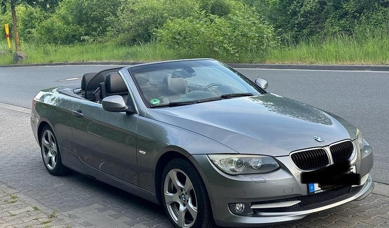 Grau Gebraucht 2010 BMW 320 Cabriolet Cabrio | 10.600 € (Superpreis) - Bild 1/4
