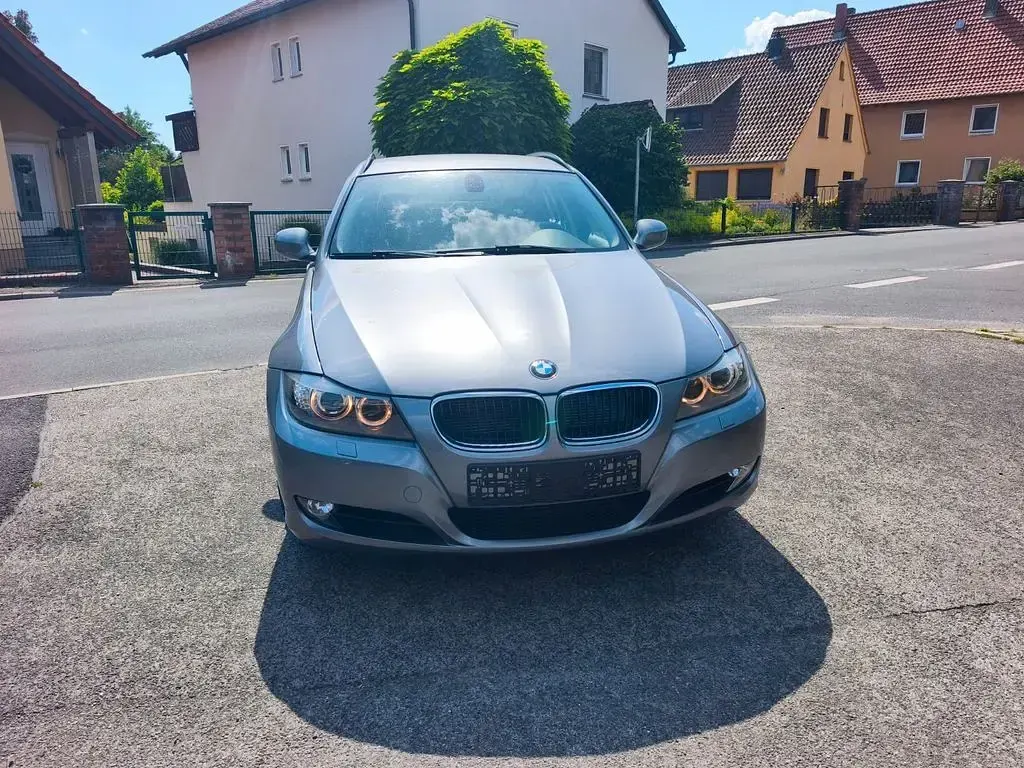Gebraucht BMW 320 Lifestyle 184 PS (135 kW) 2011 Silber Kombi