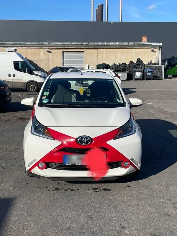 Gebraucht Toyota Aygo 69 PS (50 kW) 2017 Weiß Kleinwagen