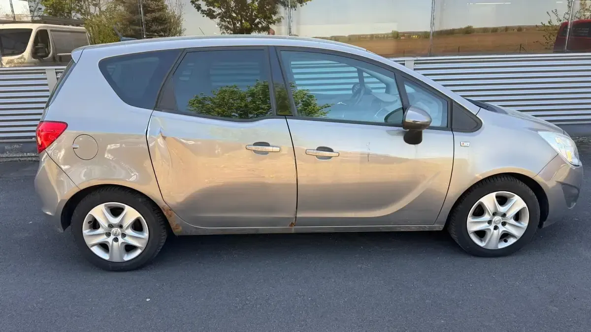 Używany Opel Meriva 120 KM (88 kW) 2011 Złoty Minivan