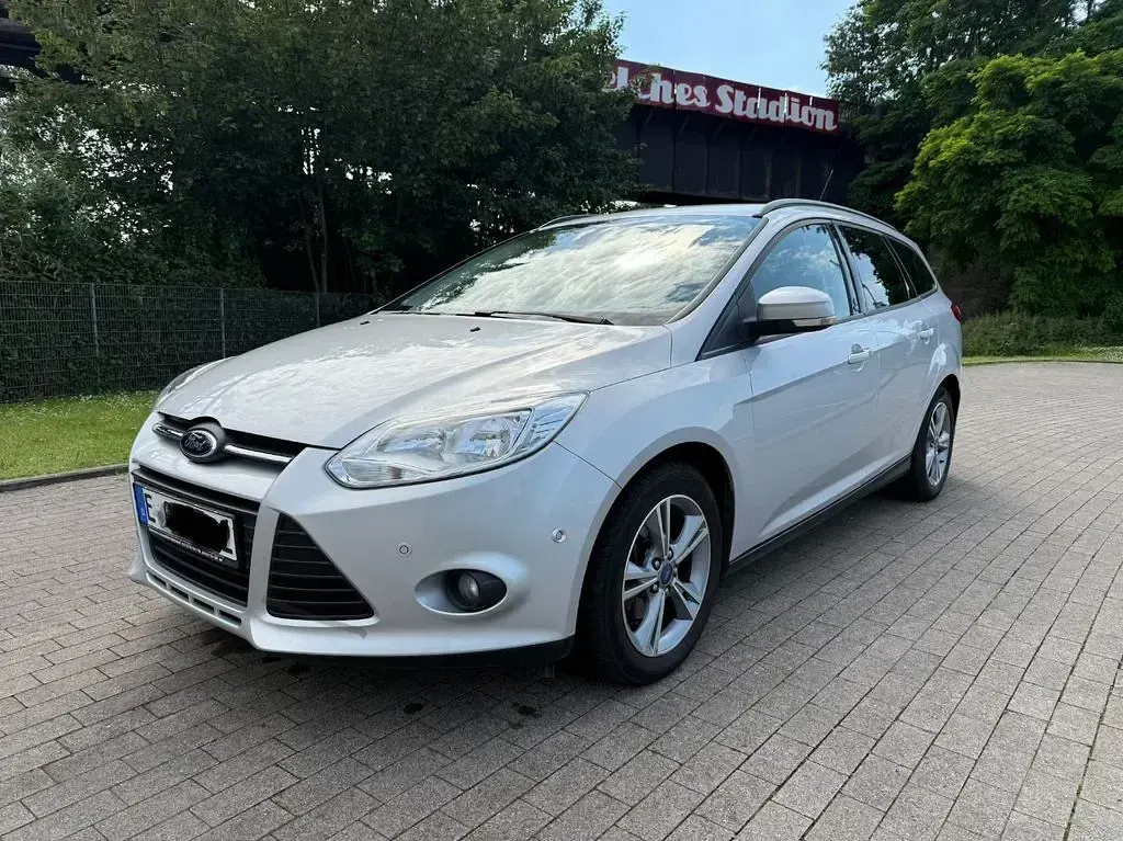 Gebraucht Ford Focus 125 PS (91 kW) 2013 Silber Limousine
