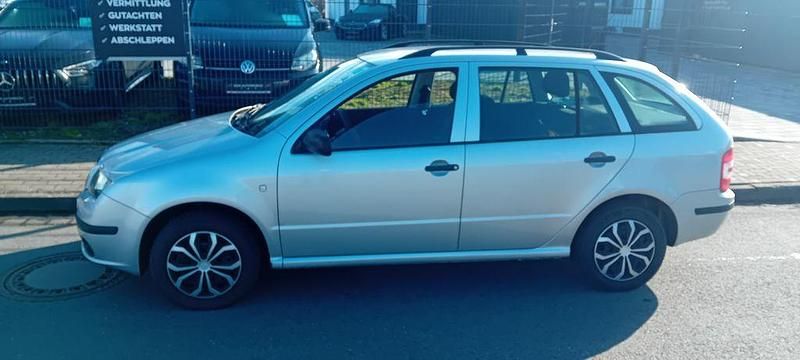 Silber Gebraucht 2006 Skoda Fabia Cool Edition Kleinwagen | 3.950 € - Bild 1/4