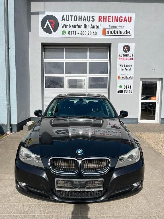 Gebraucht BMW 318 143 PS (105 kW) 2010 Schwarz Limousine
