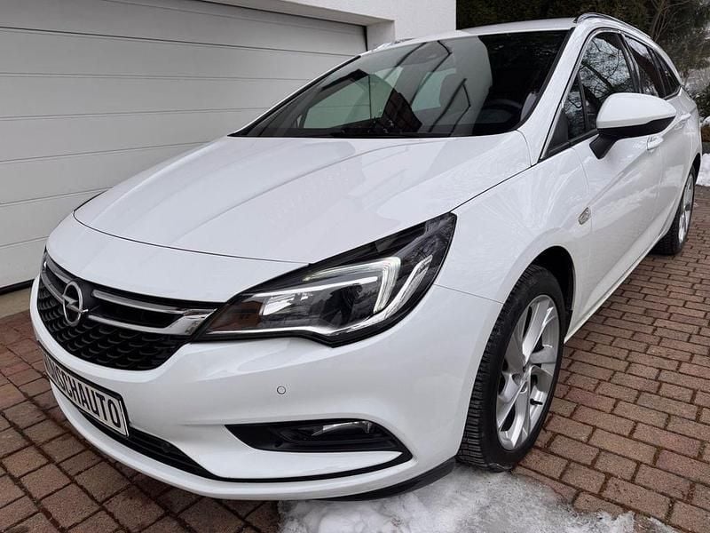Weiß Gebraucht 2016 Opel Astra Dynamic Kombi | 8.990 € (Guter Preis) - Bild 1/4