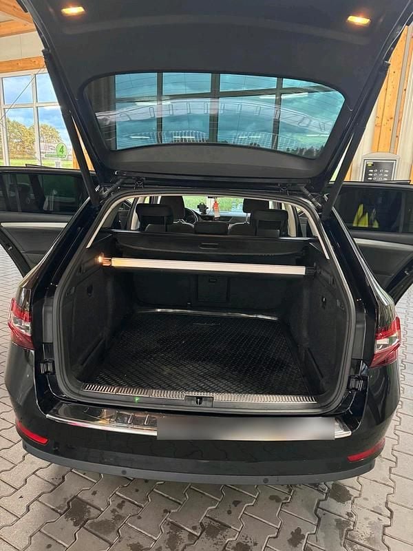 Gebraucht Skoda Superb Ambition 150 PS (110 kW) 2018 Schwarz Kombi