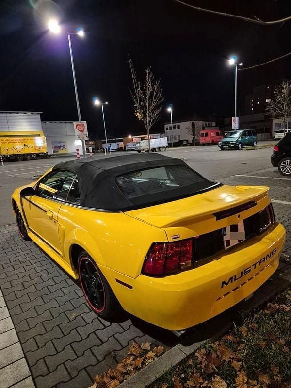 Gelb Gebraucht 1999 Ford Mustang Cabrio | 6.000 € - Bild 1/4