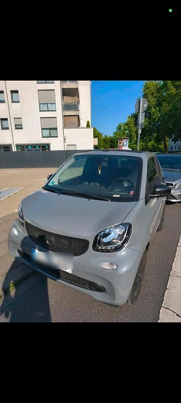 Grau Gebraucht 2016 Smart ForTwo Cabrio Cabrio | 10.999 € (Teuer) - Bild 1/4