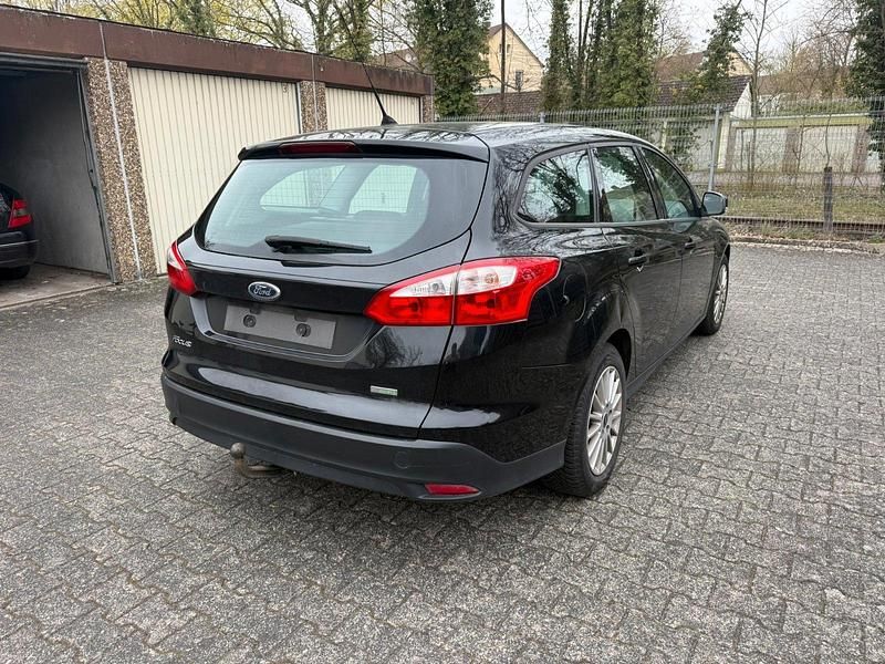 Gebraucht Ford Focus 102 PS (75 kW) 2013 Schwarz Kombi