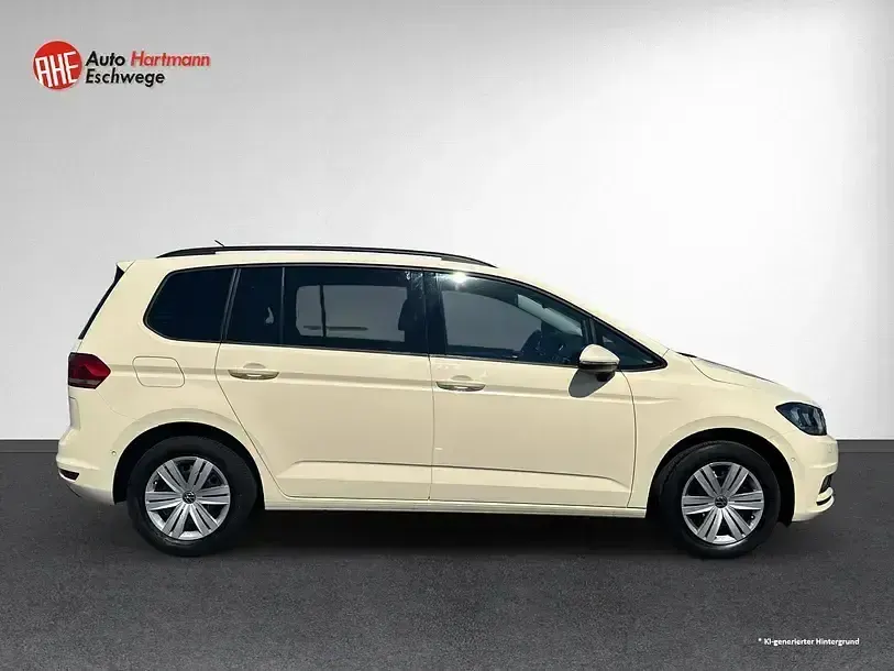 Gebraucht VW Touran Trendline 150 PS (110 kW) 2024 Beige Van / Kleinbus