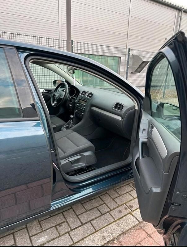 Gebraucht VW Golf VI 85 PS (62 kW) 2010 Blau Kleinwagen