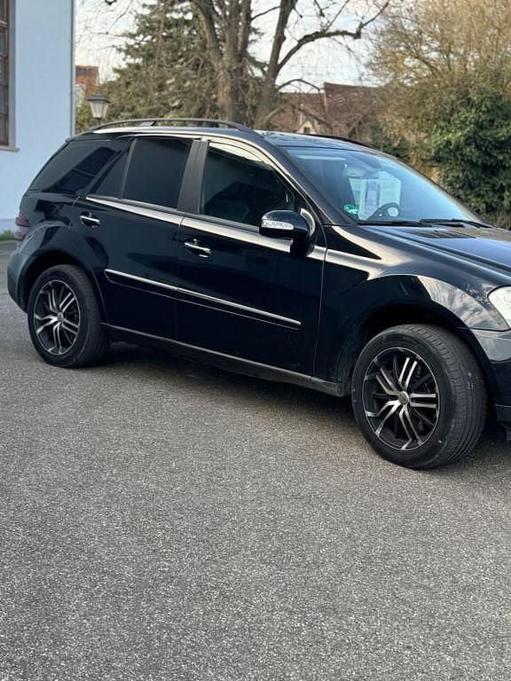 Gebraucht Mercedes ML500 306 PS (225 kW) 2006 Schwarz SUV