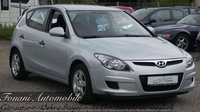 Silber Gebraucht 2010 Hyundai i30 Classic Limousine | 3.800 € (Fairer Preis) - Bild 1/4