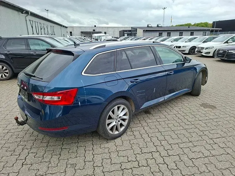 Gebraucht Skoda Superb Style 150 PS (110 kW) 2022 Blau Kombi