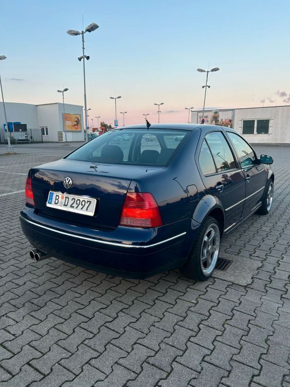 Blau Gebraucht 2001 VW Bora Basis Limousine | 1.500 € (Fairer Preis) - Bild 1/4
