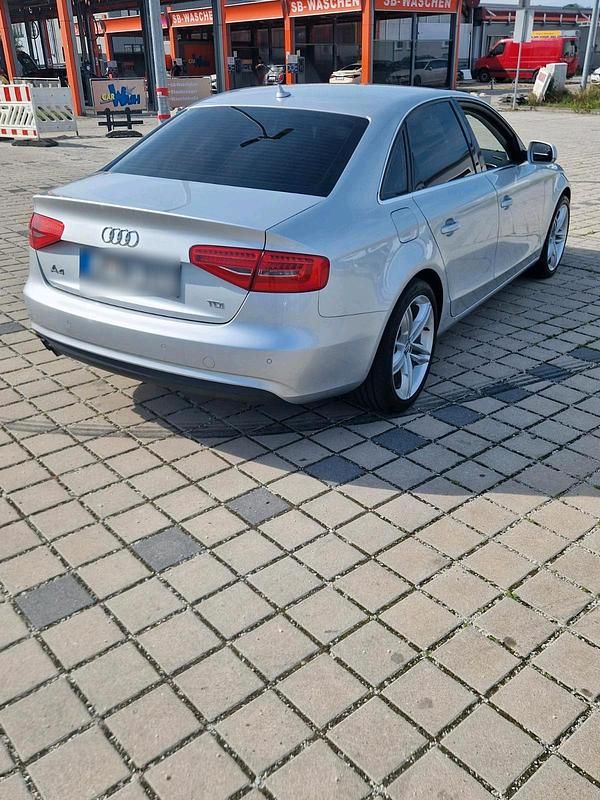 Gebraucht Audi A4 145 PS (106 kW) 2012 Silber Limousine