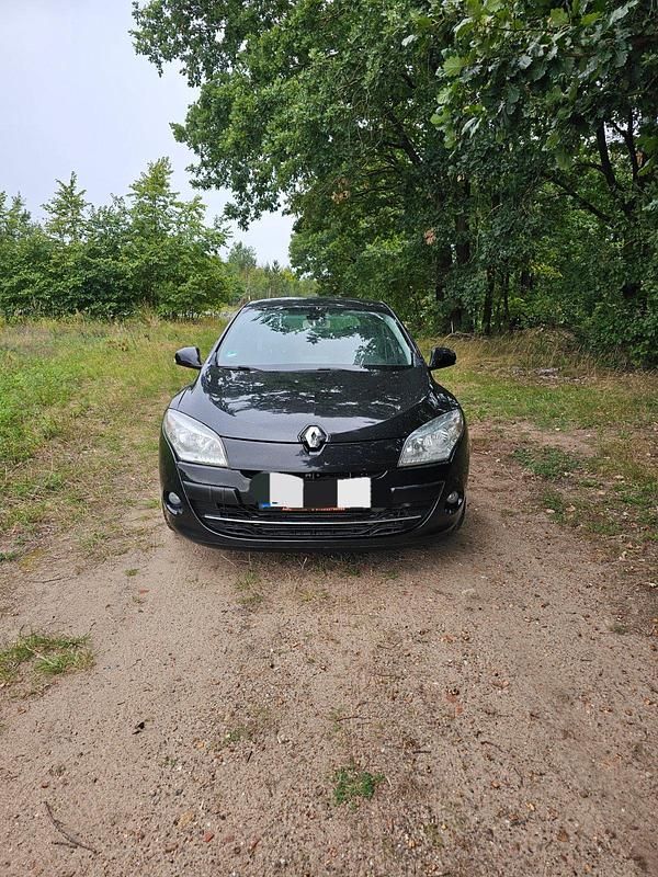 Schwarz Gebraucht 2012 Renault Mégane III Limousine | 2.600 € (Superpreis) - Bild 1/4