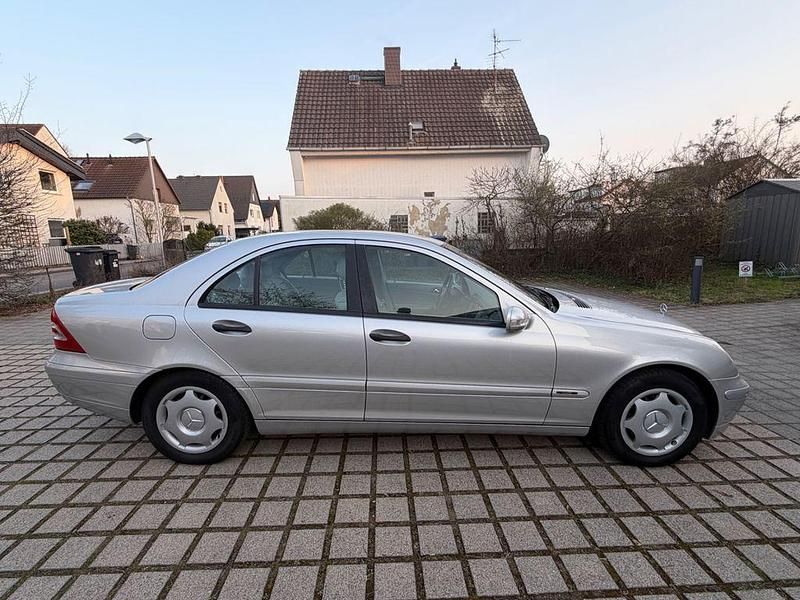 Gebraucht Mercedes 200 116 PS (85 kW) 2000 Silber Limousine