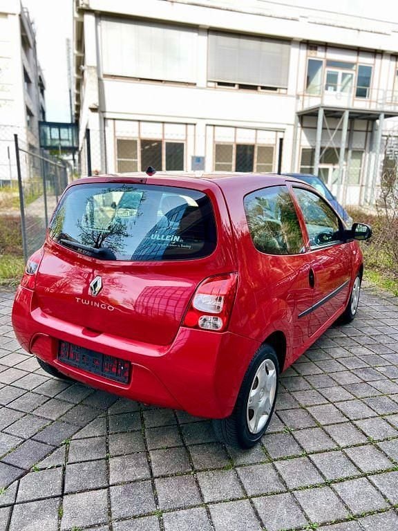 Second-hand Renault Twingo 58 CP (42 kW) 2011 Roșu Hatchback