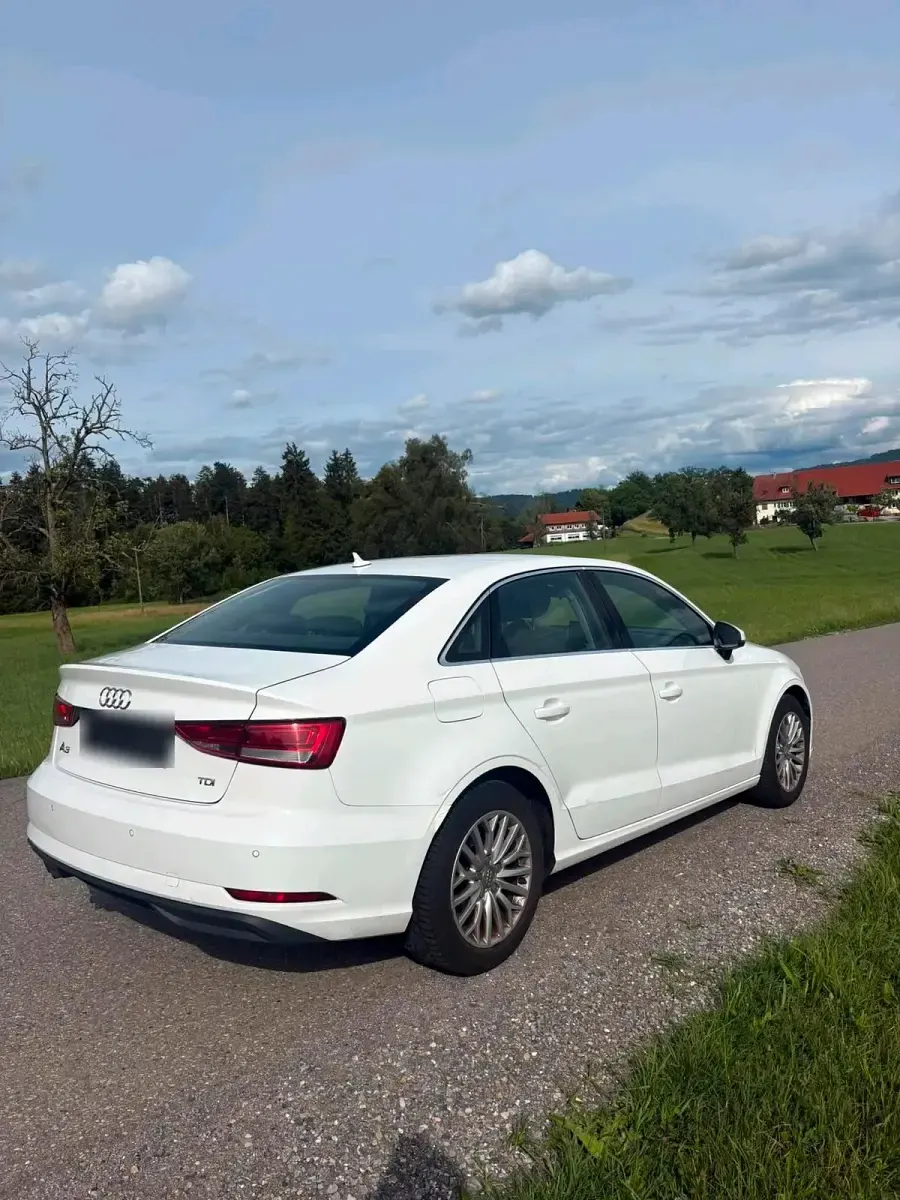 Gebraucht Audi A3 150 PS (110 kW) 2018 Weiß Limousine