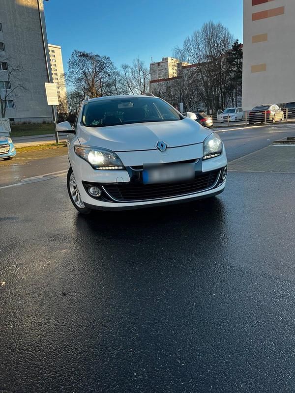 Weiß Gebraucht 2014 Renault Mégane GrandTour Kombi | 3.900 € (Fairer Preis) - Bild 1/4