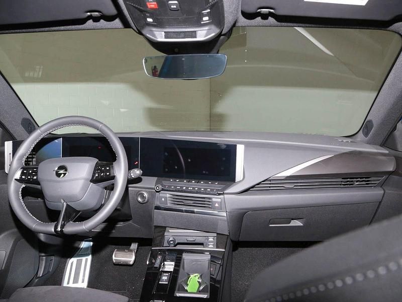 Metallic Gebraucht 2023 Opel Astra Limousine | 31.790 € (Etwas zu teuer) - Bild 1/4