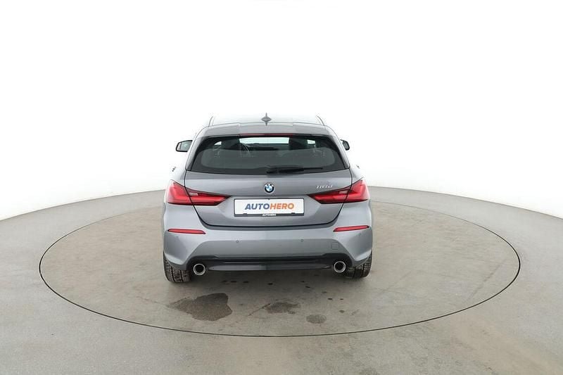 Gebraucht BMW 118 Sport Line 150 PS (110 kW) 2023 Grau Kleinwagen