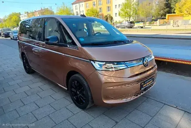Używany VW Multivan Highline 150 KM (110 kW) 2025 Andere Minivan
