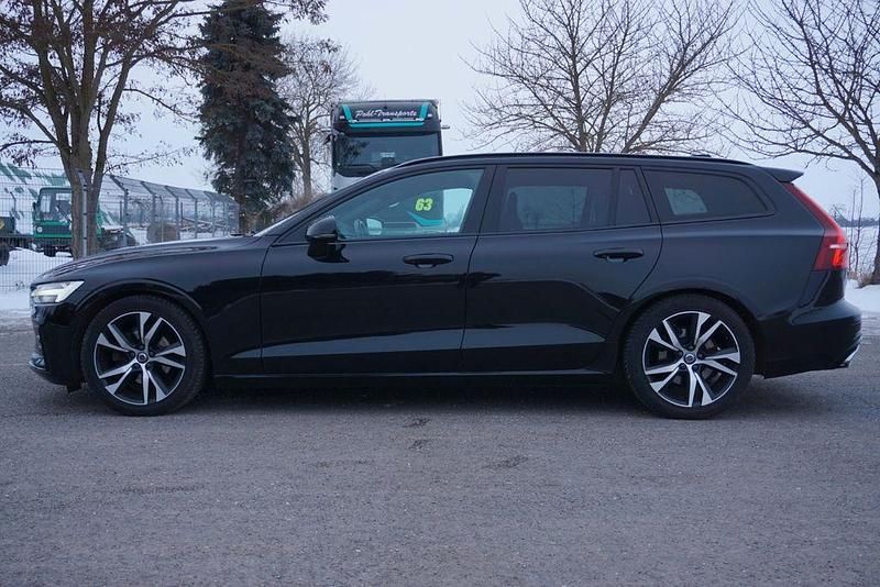 Gebraucht Volvo V60 R-Design 150 PS (110 kW) 2019 Schwarz Kombi