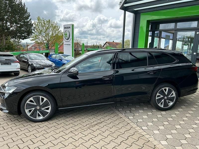 Gebraucht Skoda Superb Selection 150 PS (110 kW) 2024 Schwarz Kombi