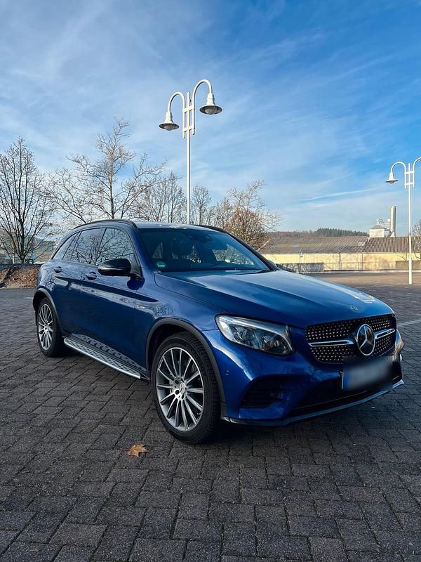Blau Gebraucht 2017 Mercedes GLC43 AMG AMG SUV | 41.700 € (Teuer) - Bild 1/4