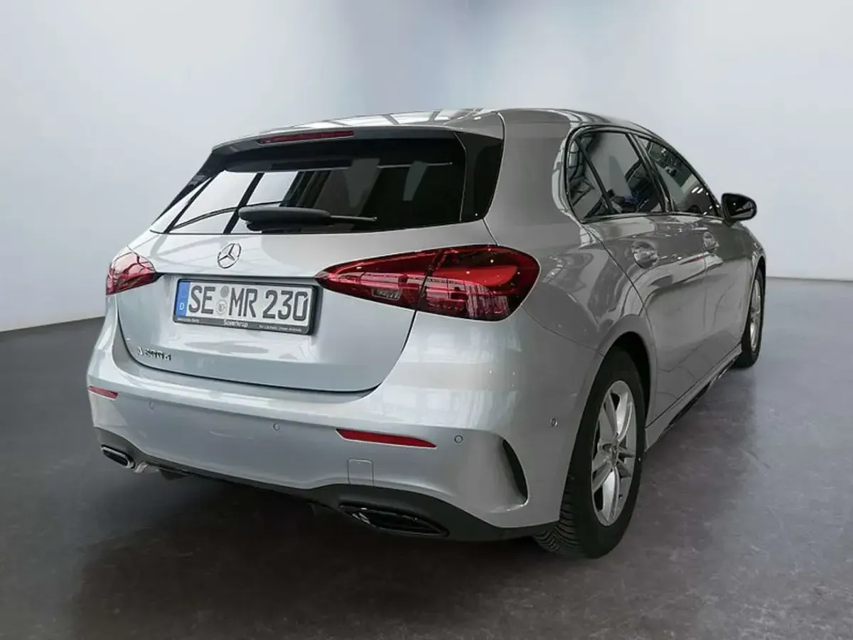 Gebraucht Mercedes A200 AMG 150 PS (110 kW) 2026 Metalliclack hightechsilber Limousine