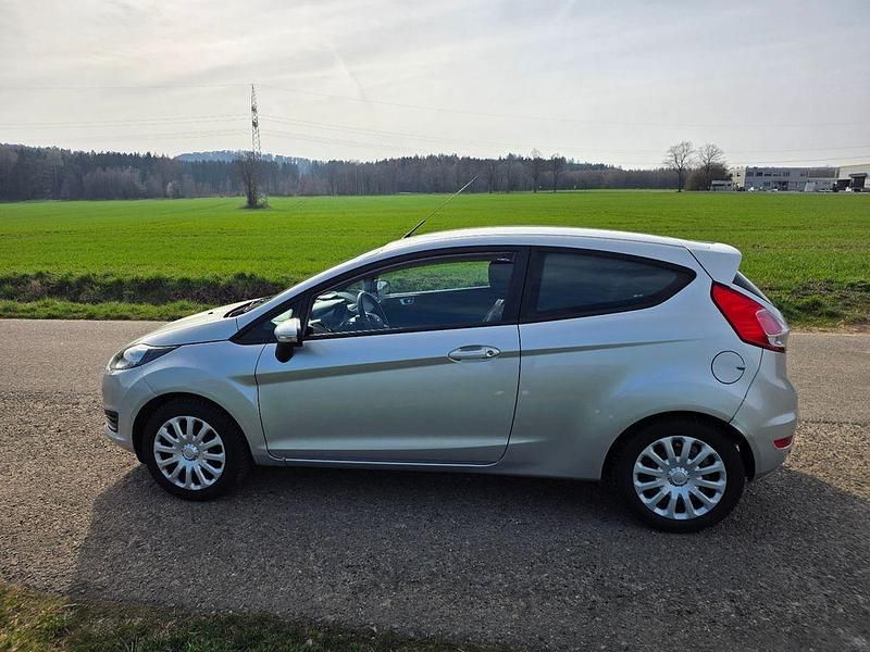 Gebraucht Ford Fiesta 75 PS (55 kW) 2015 Silber