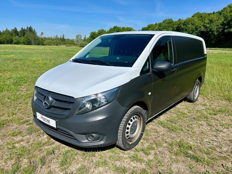 Weiß Gebraucht 2018 Mercedes Vito Van / Kleinbus | 11.900 € - Bild 1/4