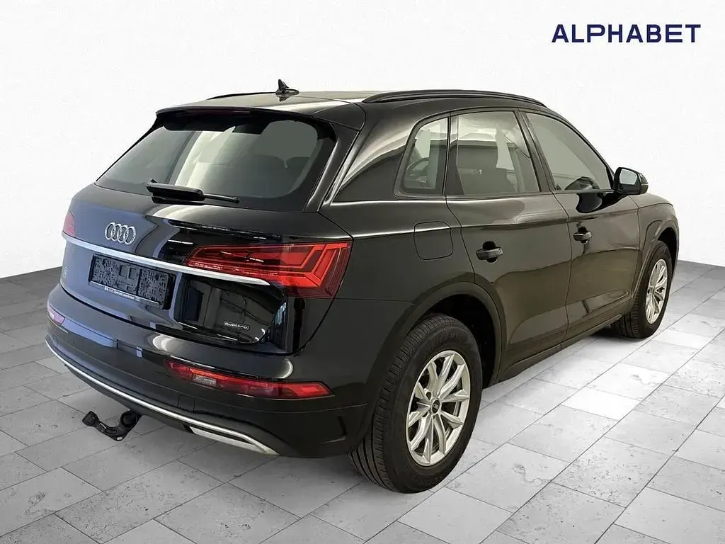 Używany Audi Q5 Basis 204 KM (150 kW) 2022 Czarny SUV