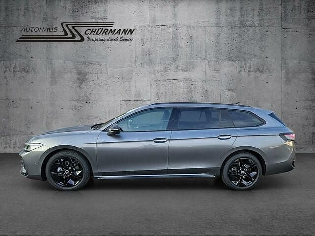 Gebraucht VW Passat R-line 150 PS (110 kW) 2024 Grau Kombi