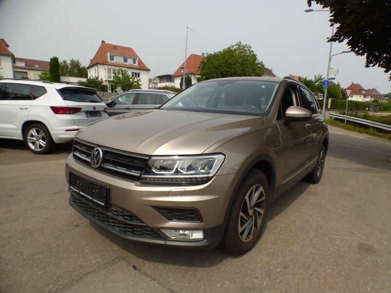 Beige Gebraucht 2017 VW Tiguan Sound SUV | 19.900 € (Fairer Preis) - Bild 1/4