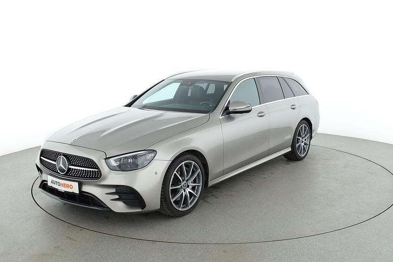 Grau Gebraucht 2021 Mercedes E220 AMG line Kombi | 35.160 € (Etwas zu teuer) - Bild 1/3
