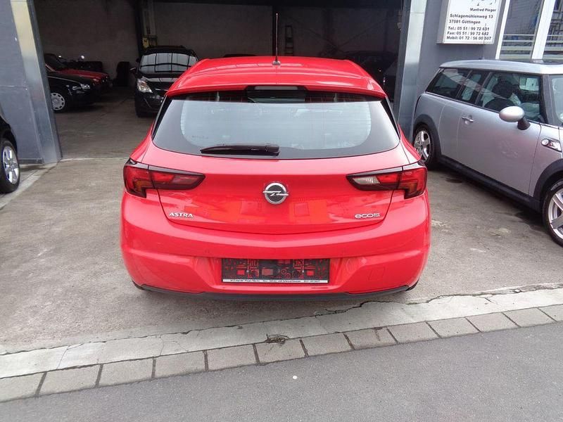 Gebraucht Opel Astra Edition 105 PS (77 kW) 2015 Rot Limousine