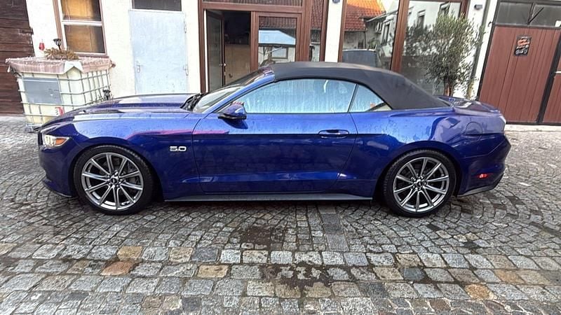 Blau Gebraucht 2015 Ford Mustang GT Cabrio | 28.990 € (Fairer Preis) - Bild 1/4